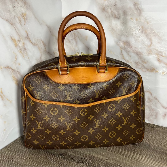 Louis Vuitton Handbags - 🖤 Louis Vuitton Deauville bowling vanity bag